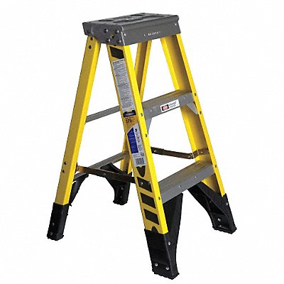 WERNER 7303 Stepladder 7300 H 3 ft Spread 23-1/2 In
