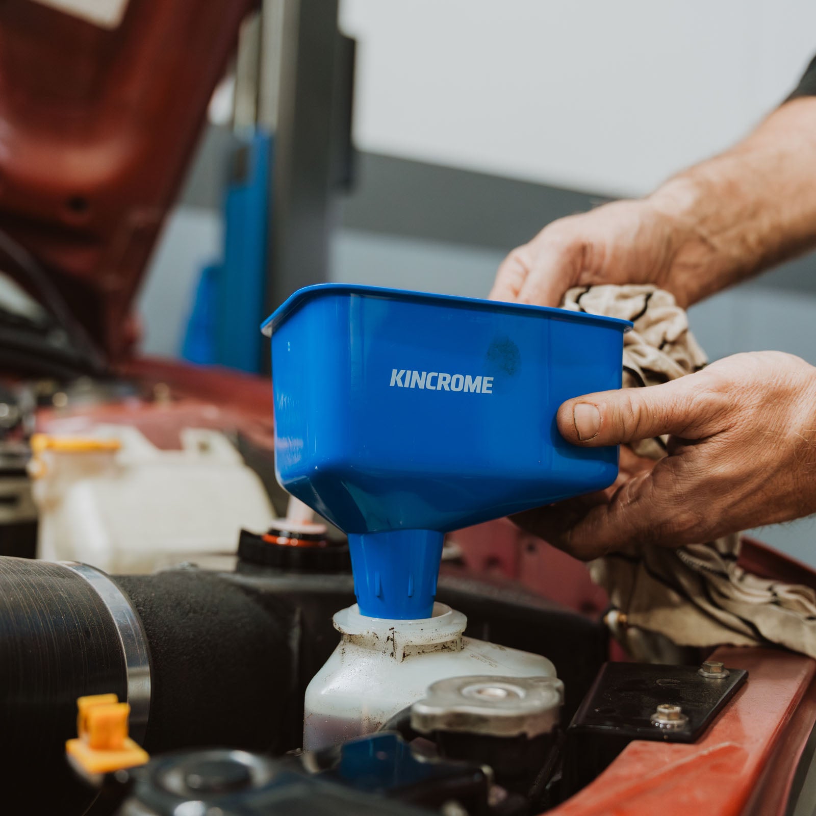 Kincrome K8186 Square Locking Funnel - view 2