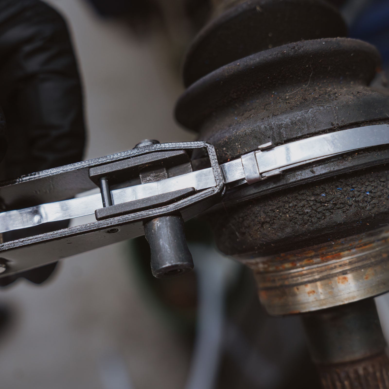 Kincrome K8677 CV Joint Banding Tool With Cutter - view 7